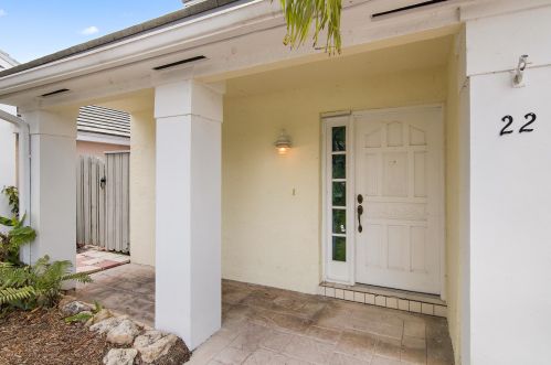 22 Governors Ct, West Palm Beach FL  33418-7159 exterior