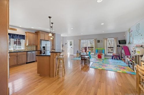 6 Nolan St, Norwalk CT  06850-2525 exterior