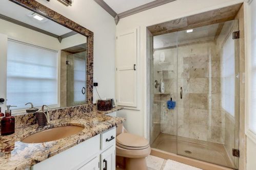 13190 Scarborough Dr, Waukesha WI  53151-6122 exterior
