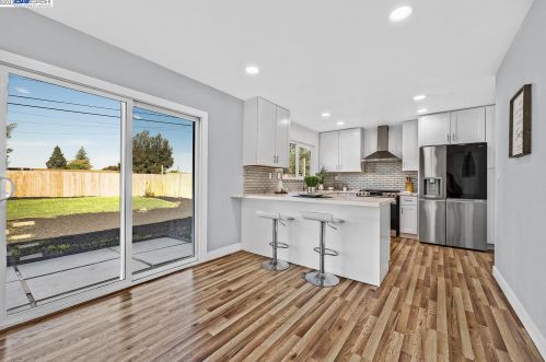 7769 Deervale Ct, Pleasanton CA  94568-1016 exterior