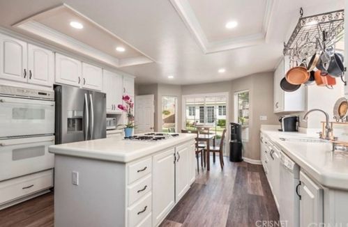 23037 Weymouth Pl, Santa Clarita CA  91354-2040 exterior