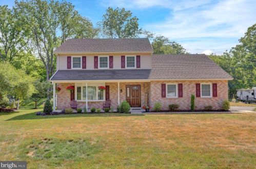 202 Suncrest Rd, Lancaster, PA 17601-4861