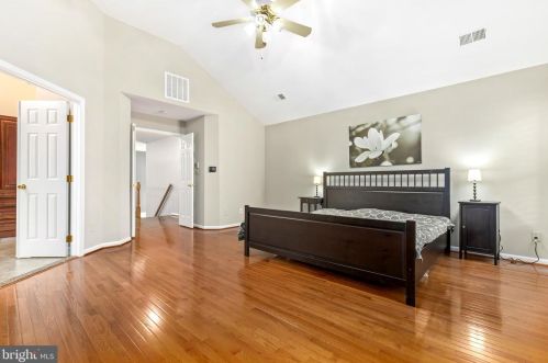 8006 Middlewood Pl, Springfield VA  22153-1928 exterior