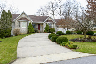6991 Fairway Dr, Fayetteville, PA 17222-9407