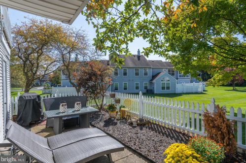 558 Cedar Holw Dr, Yardley PA exterior