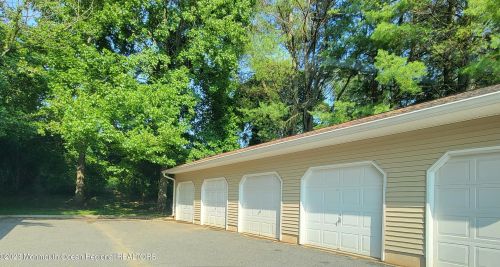 80 Quince Ct, Tinton Falls, NJ 07701-6725