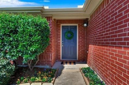 1637 Thornhill Ln, Oak Point TX  75068-5773 exterior