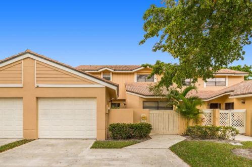 493 Prestwick Cir, West Palm Beach, FL 33418-8477