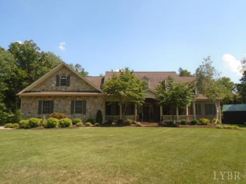 29 Oak Ln, Danville, VA 24541-5658