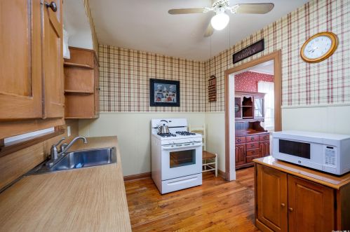 75 Carman Ave, East Rockaway NY  11518-1138 exterior