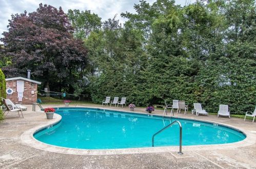 54 Mill Hill Rd, Southport, CT 06890-1253