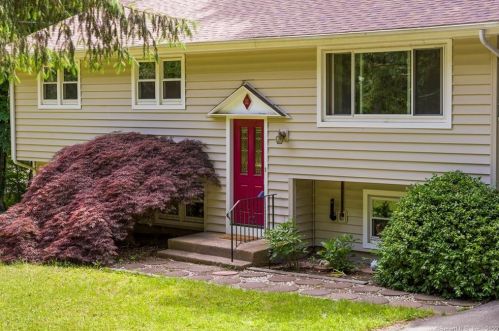 60 Mill Stream Rd, Amston, CT 06231-1420