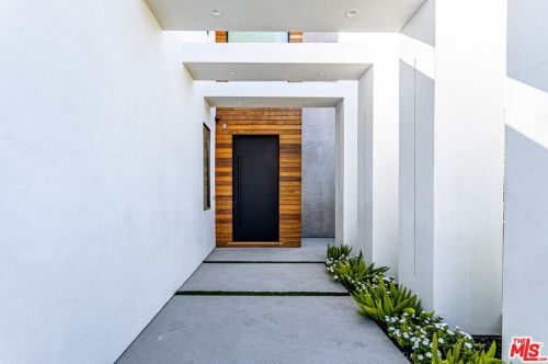5316 Lennox Ave, Van Nuys, CA 91401-5608