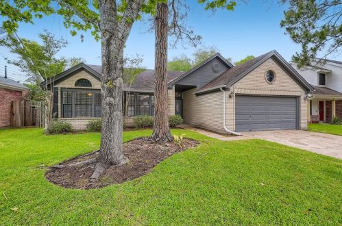 1106 Wentworth Dr, Pearland, TX 77584-2327