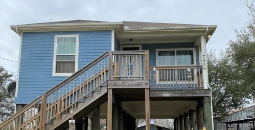 7526 Western Dr, Hitchcock, TX 77563-2815