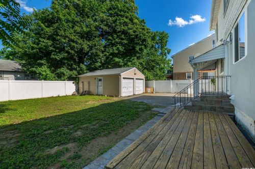 68 Udall Dr, Great Neck, NY 11020-1530