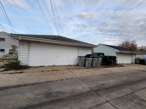 5717 97th St, Milwaukee WI 53225-2504 exterior