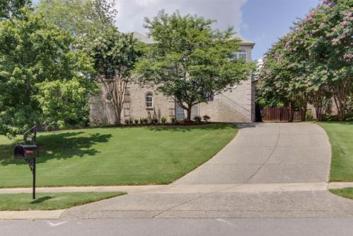 1077 Mansker Farm Blvd, Hendersonville, TN 37075-2097