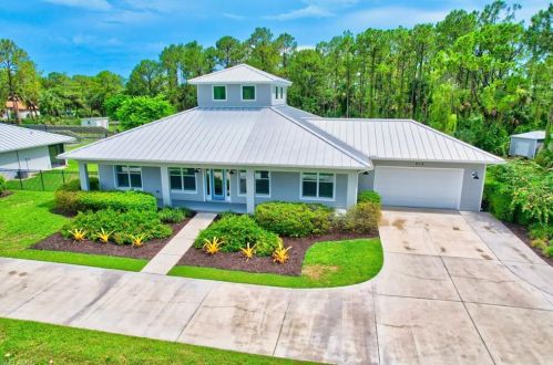 910 11th St, Naples, FL 34117-2225