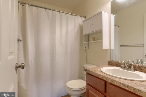 512 Woodthrush Ct, Harrisburg PA  17110-4024 exterior