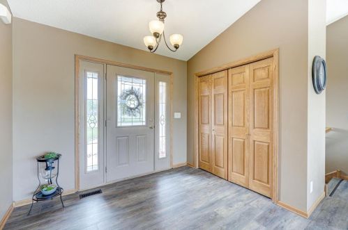 688 Old Hopkins Pl, Hudson, WI 54016-7332