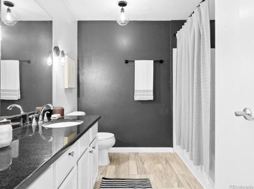 2703 Roslyn St, Denver CO 80237-2112 exterior