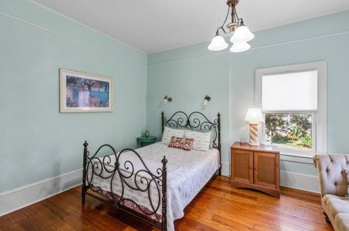 2927 Bernardo De Galvez Ave, Galveston TX 77550 exterior