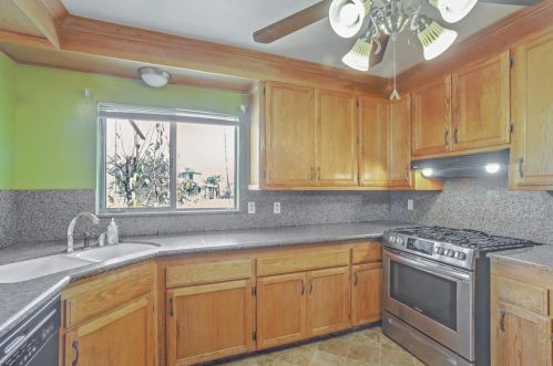 1670 Hillcrest Rd, Hollister CA  95023-5205 exterior