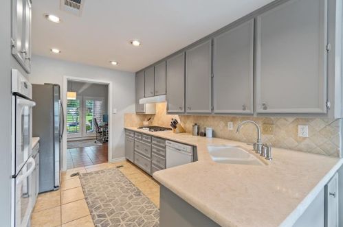 1207 Huntington Dr, Richardson TX  75080-2930 exterior