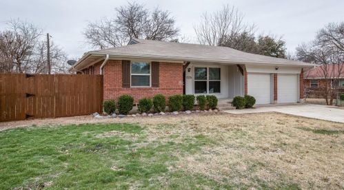 1335 Northlake Dr, Richardson TX  75080-4742 exterior