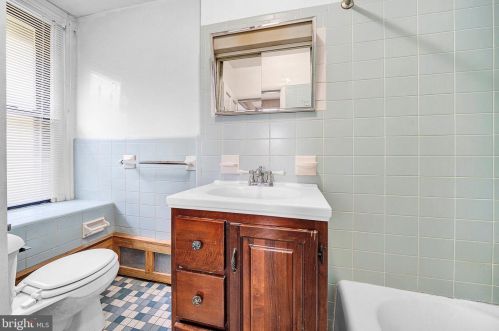 7814 Ardleigh St, Philadelphia PA 19118-4402 exterior