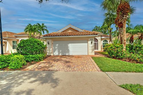 8245 Palm Hammock Ln, Hobe Sound, FL 33455-8223