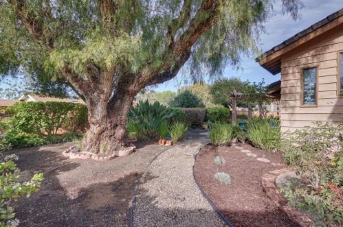 757 Rocking Horse Rd, Vista CA  92081-6740 exterior