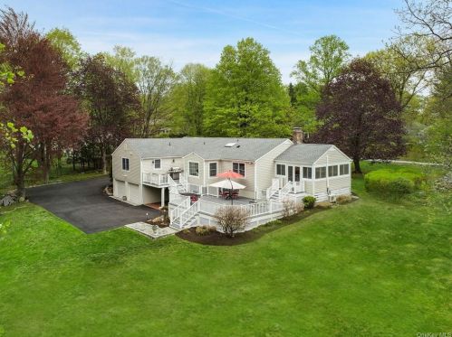 4 Hillcrest Ct, Lewisboro, NY 10590-2106