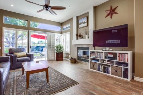 1403 Andorra Ct, Vista, CA 92081-5018