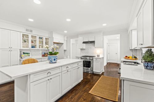 7705 Lake Dr, Milwaukee WI  53217-2910 exterior