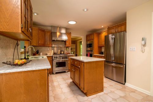 22 Little Harbor Rd, Mount Sinai NY  11766-1208 exterior