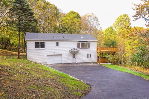 175 Lookout Pass, Stormville, NY 12582-5224