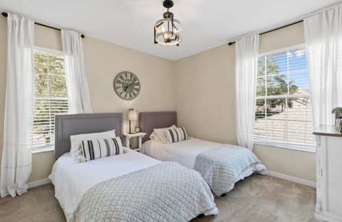 6680 Ilex Cir, Naples, FL 34109-6809