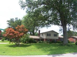 4210 Wenwood Dr, Louisville, KY 40218-2871