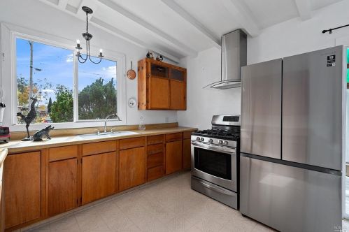 1233 Gloria Dr, Santa Rosa CA 95407-7483 exterior