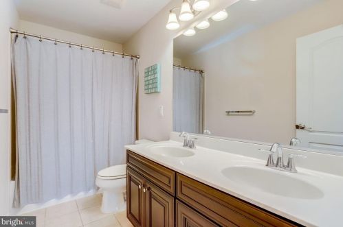 13495 Eagles Rest Dr, Leesburg VA 20176-5035 exterior