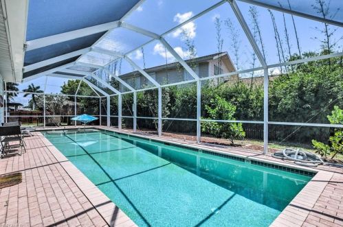 390 Valley Dr, Bonita Springs, FL 34134-7353