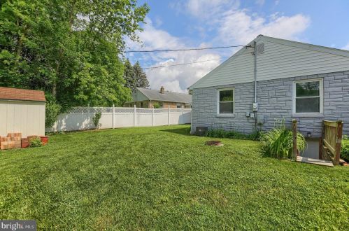 398 Lockwillow Ave, Harrisburg PA  17112-2557 exterior