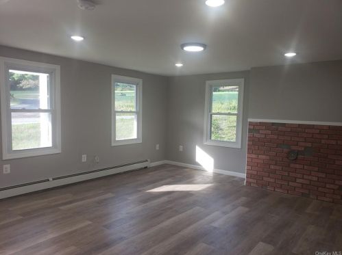 2 Plattekill Rd, Marlborough NY  12542-6023 exterior