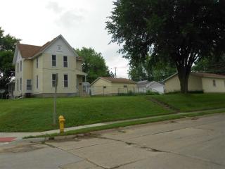 278 30th Ave, Clinton, IA 52732-1612