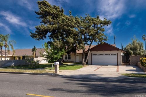431 Easton St, Rialto, CA 92376-2810