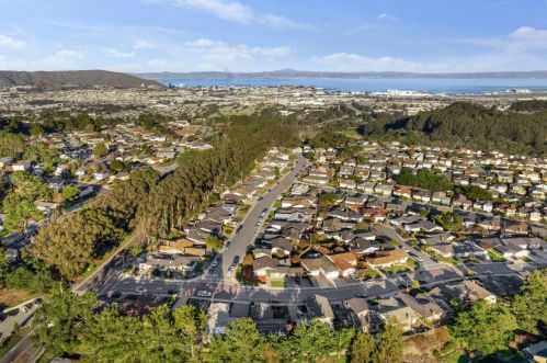 1920 Claremont Dr, San Bruno CA  94066-2716 exterior