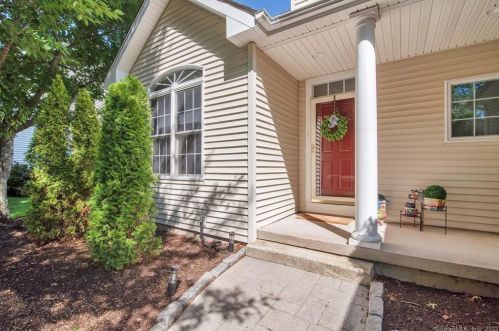 406 Pitkin Holw, Bridgeport, CT 06611-5612