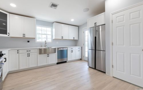20 Pell Ave, Babylon, NY 11703-4512